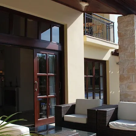 3 Bedroom Paparouna With Private Pool, Aphrodite Hills Βίλα