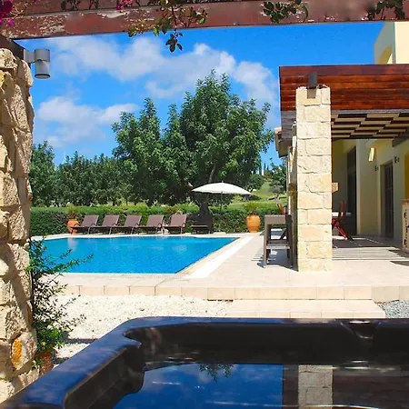 3 Bedroom Paparouna With Private Pool, Aphrodite Hills Βίλα *