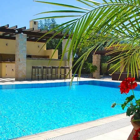 3 Bedroom Paparouna With Private Pool, Aphrodite Hills Villa Kouklia