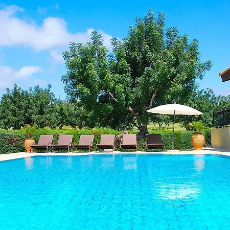 3 Bedroom Paparouna With Private Pool, Aphrodite Hills كوكليا