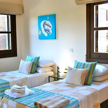 3 Bedroom Paparouna With Private Pool, Aphrodite Hills فيلة كوكليا
